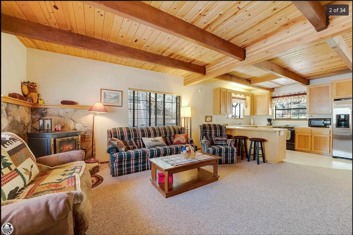 Livingroom with fireplace