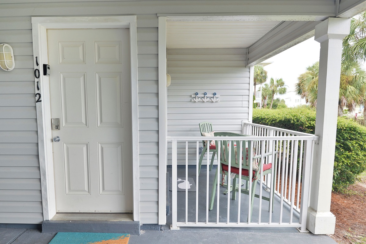 Entryway with flat walkways