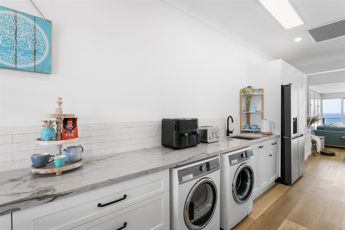 Find everything you need and more in your well-equipped butler's pantry.