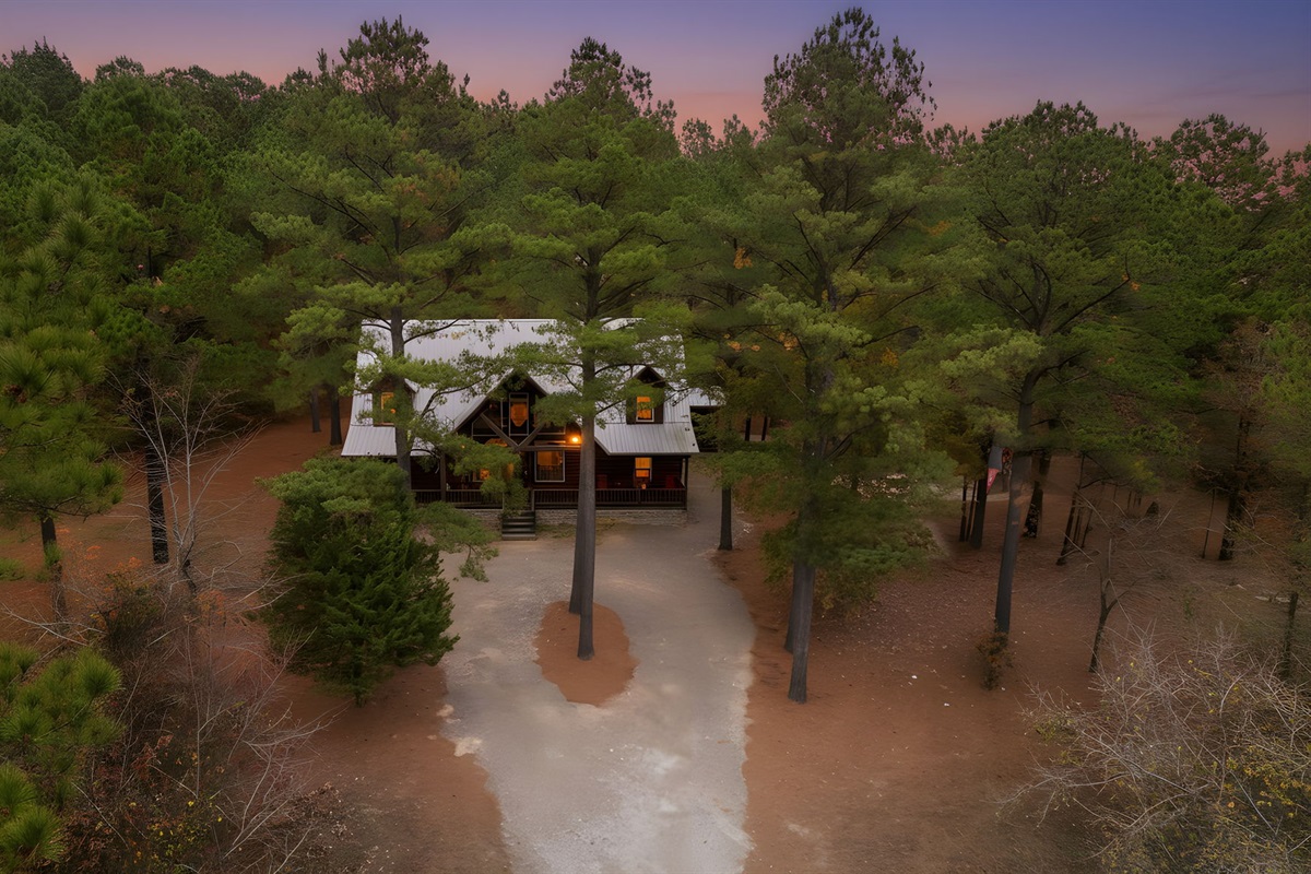 🌲 Your private lodge tucked beneath the pines