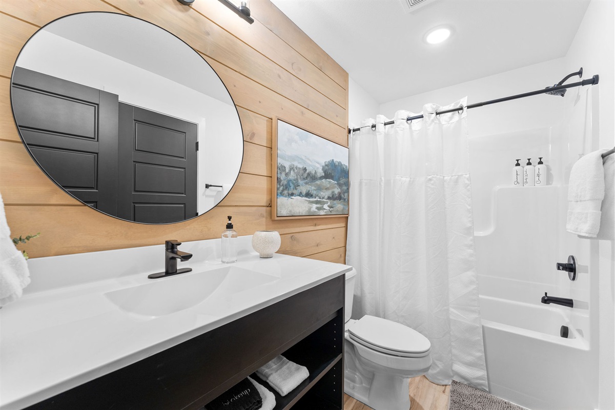 Ensuite bathroom!