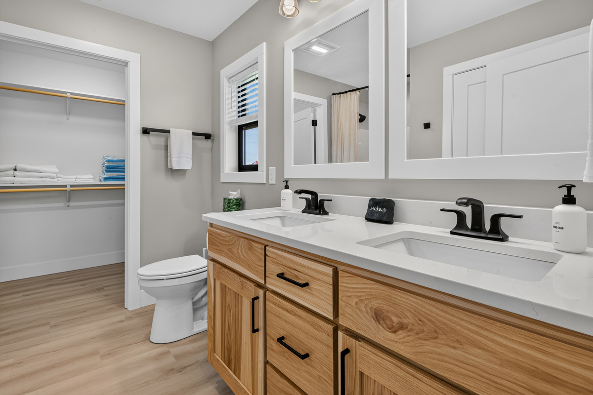Lounge king bedroom ensuite