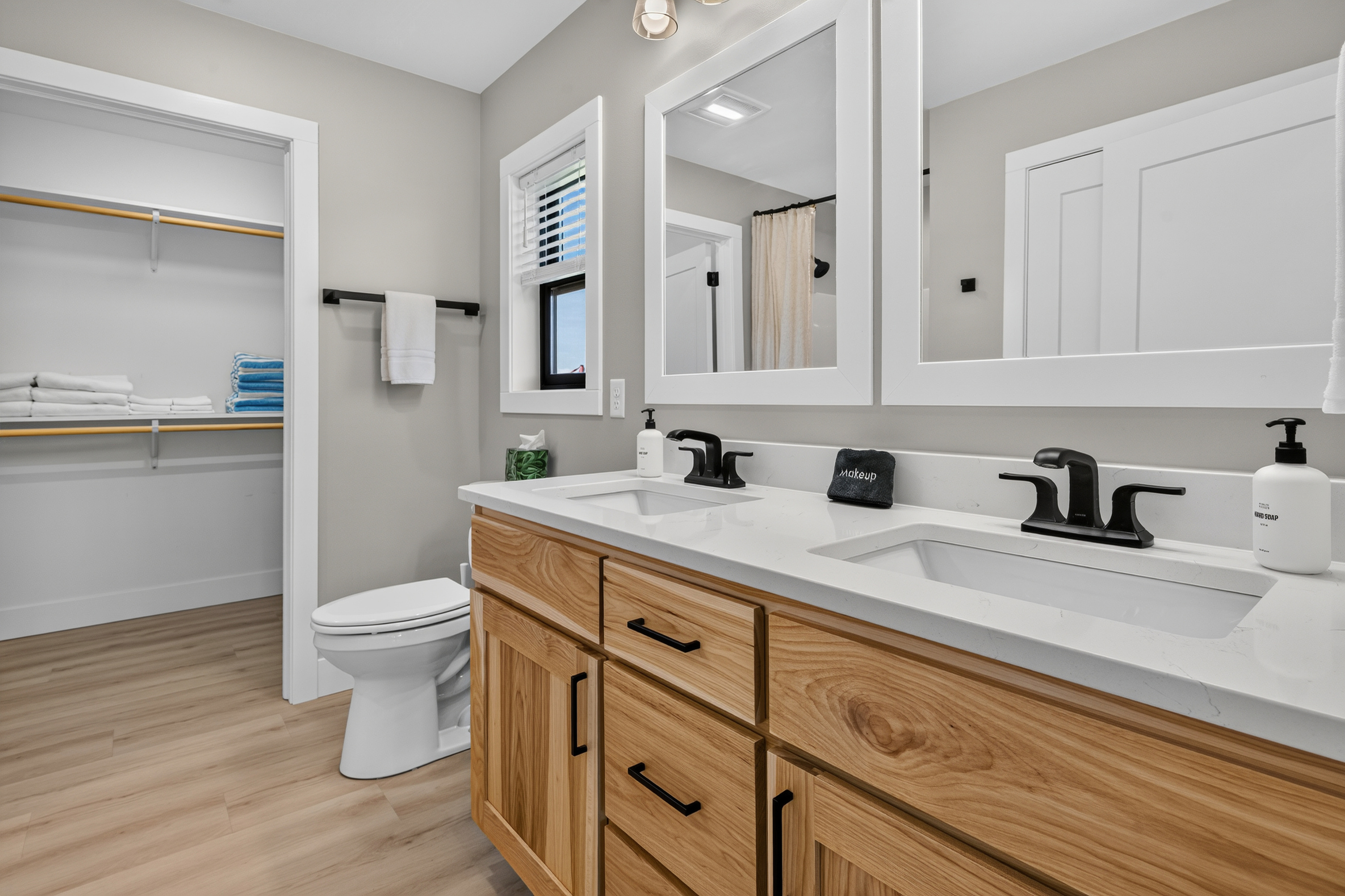 Lounge king bedroom ensuite
