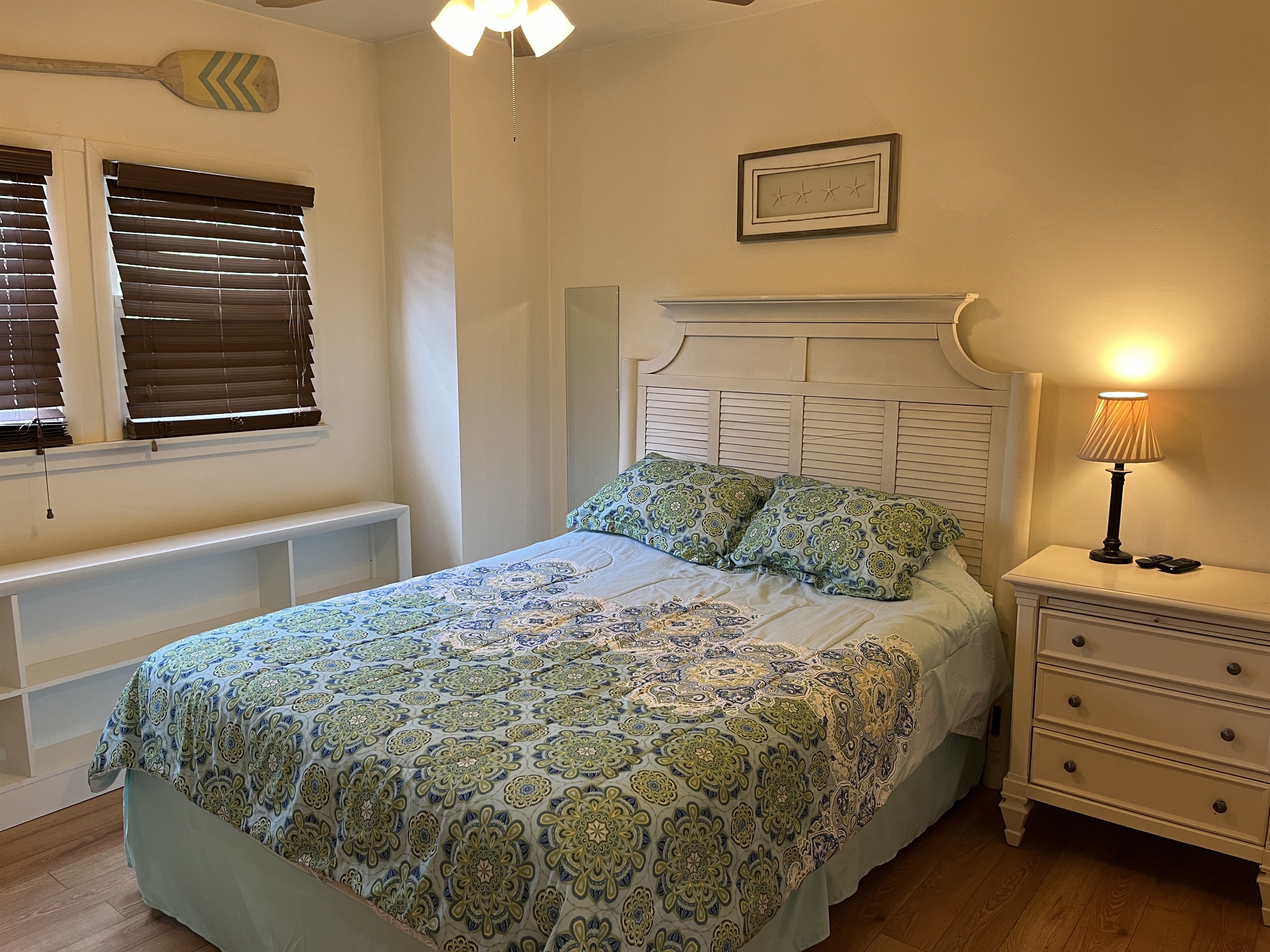 Queen bedroom 2