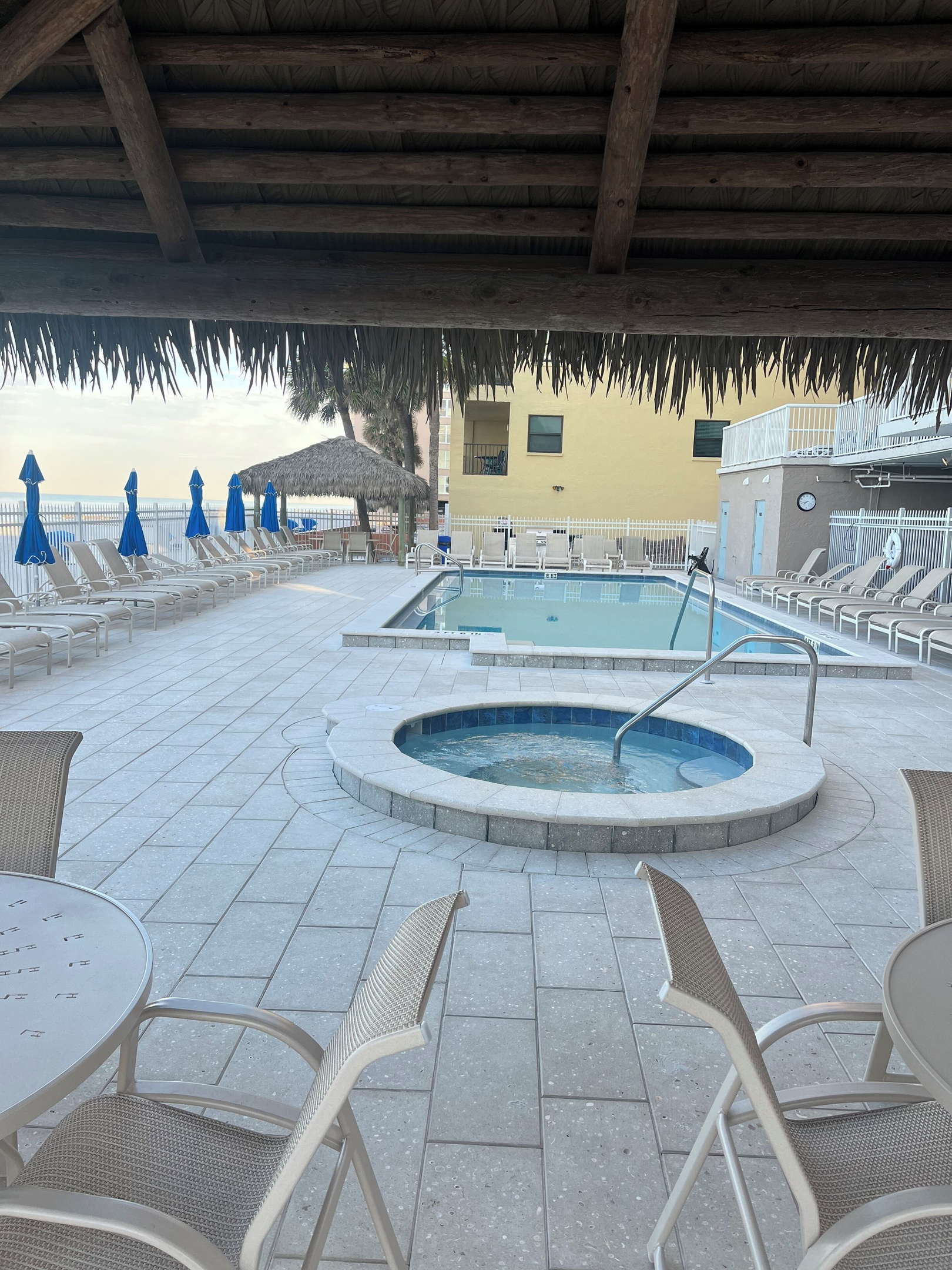 Hot tub & pool