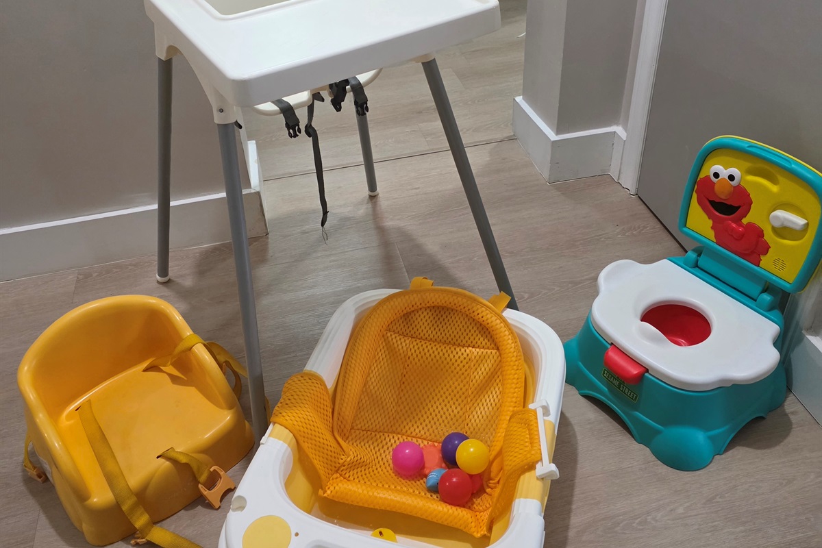 Family friendly amenities so you don't have to pack the whole house. Highchair, booster seat, baby bath, potty and more!