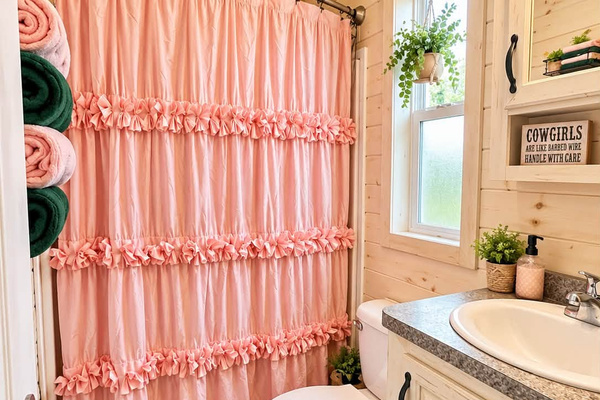 Rustic chic full bathroom