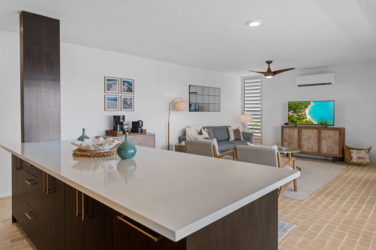 The kitchen island will be the perfect place to grab a quick breakfast before heading out to the beaches!