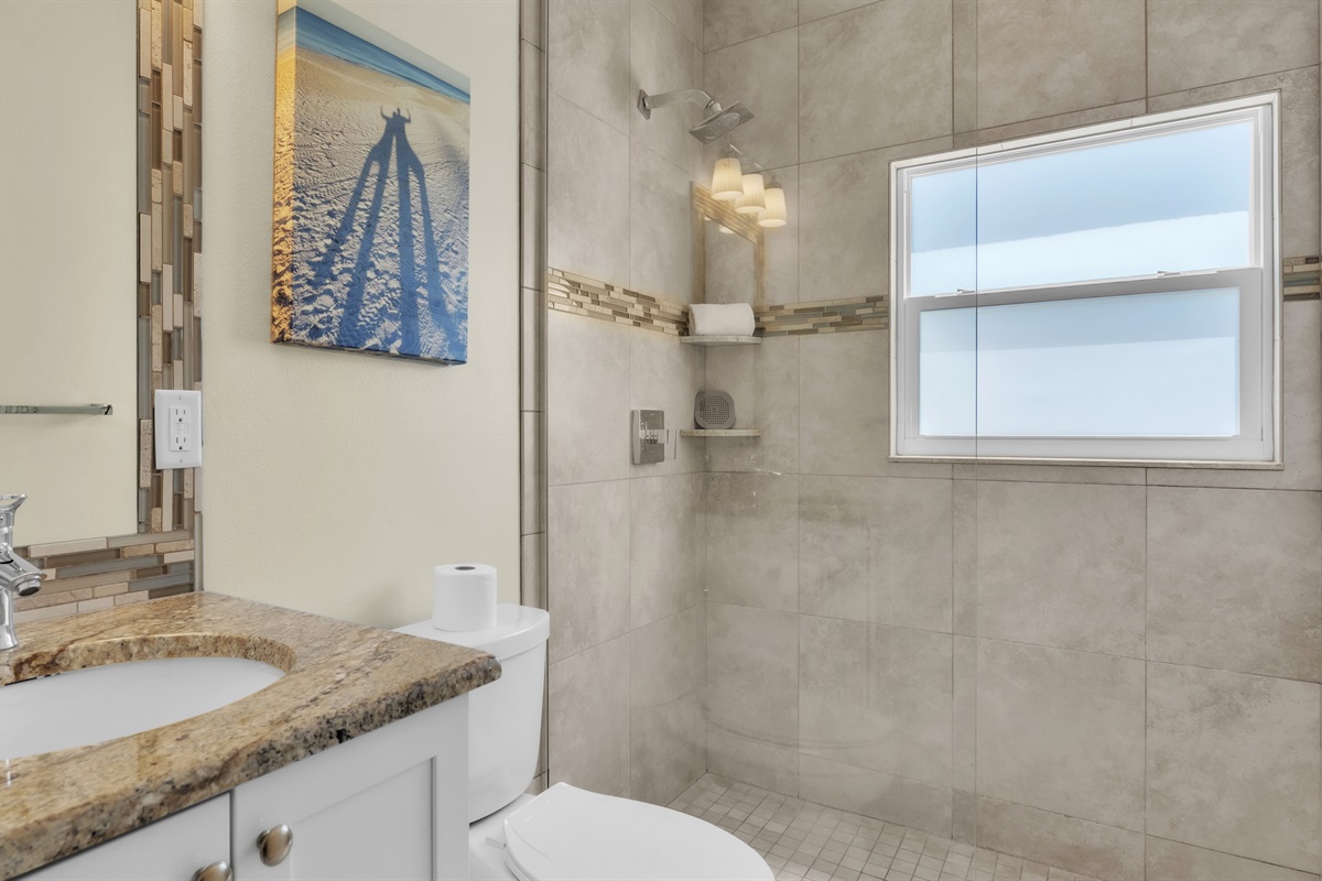 Bathroom East Wing with walk-in shower – AMIBH
