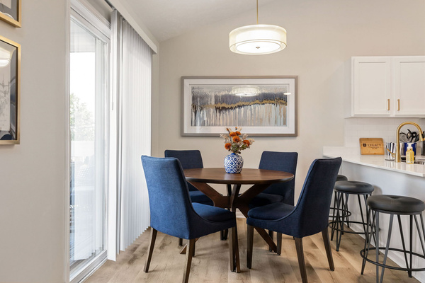 2B/2BA Near ND | Private Balcony | Walk to Campus, photo 19