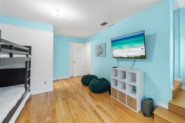 Sea Turtle Room (2nd Floor) Kids Room