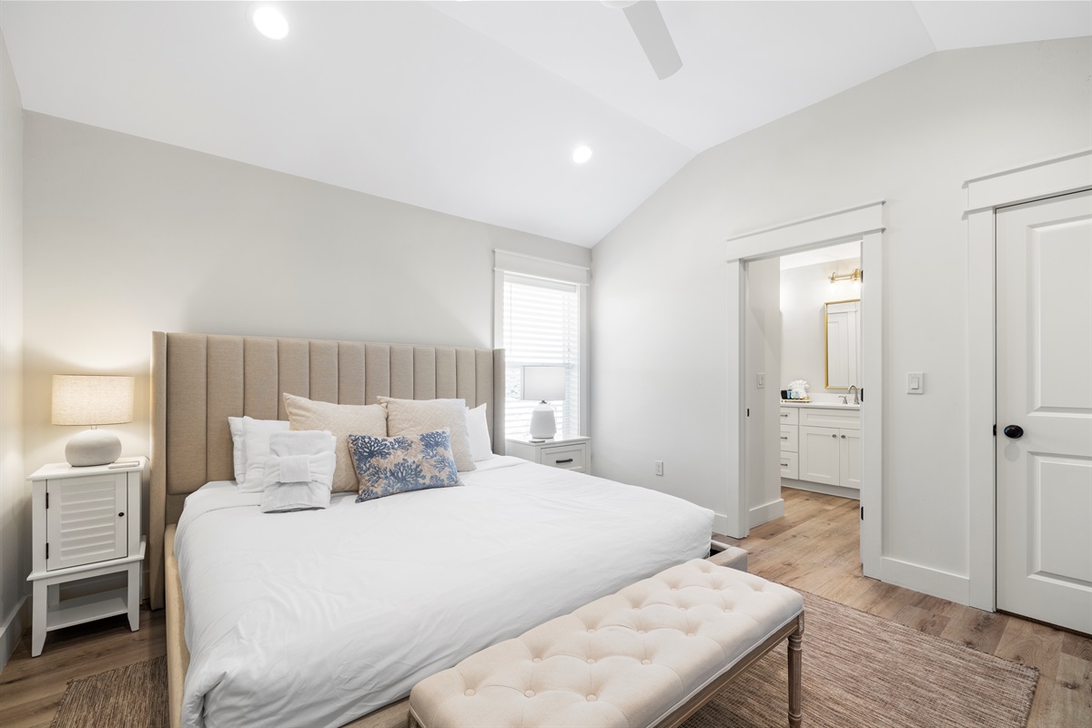 3rd Floor Bedroom 8 – 1 King bed