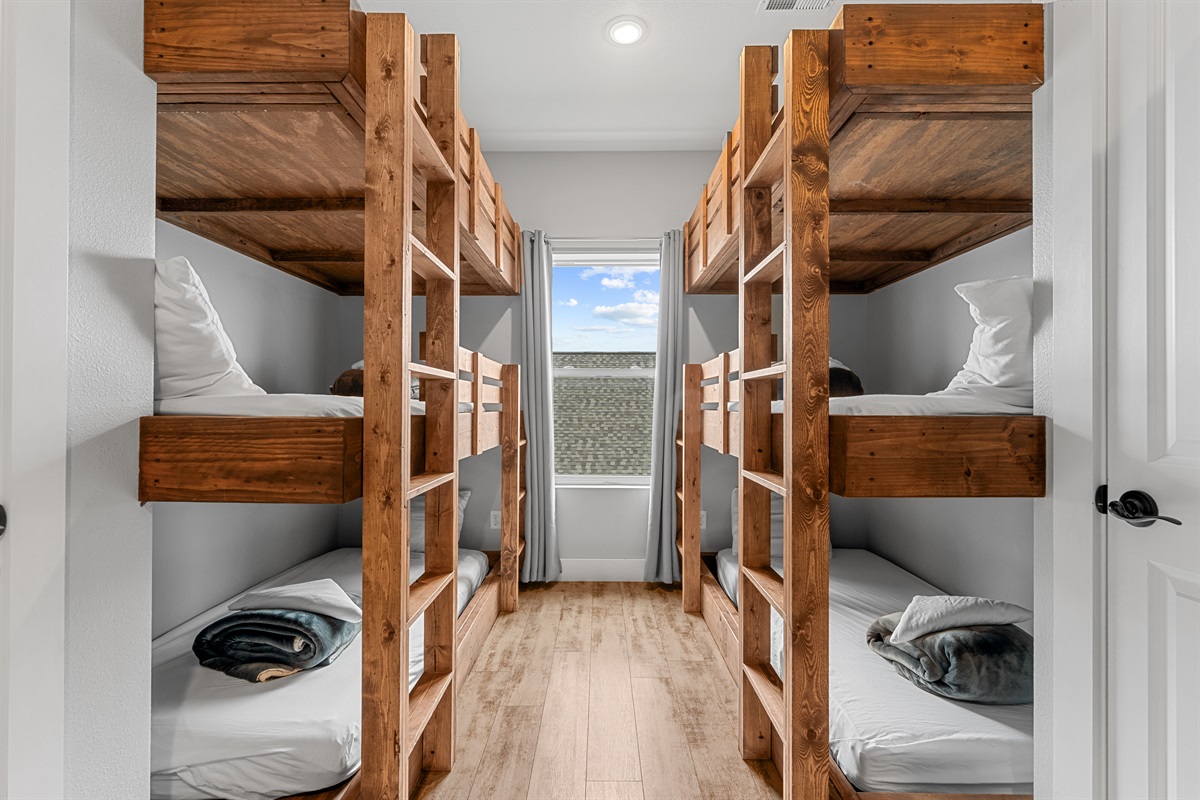 Bedroom 7 (Bunk Room)