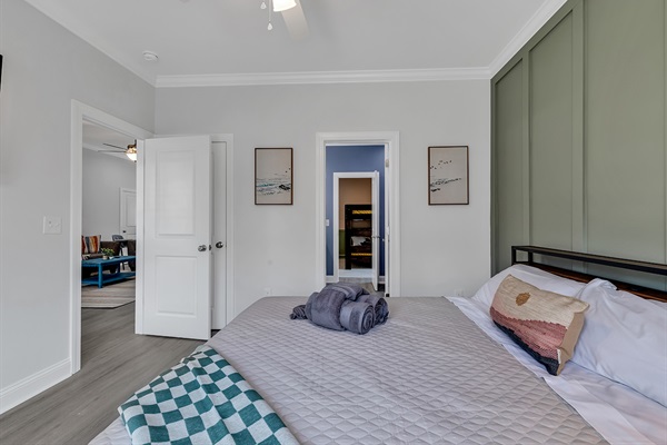 Discover comfort beyond compare in our Second Bedroom haven. Sink into the plushness of a King bed, indulge in the convenience of a Jack and Jill bath, and unwind with entertainment on a 55" Roku TV. Your retreat within a retreat awaits. 👑🛏️🚿📺 #SecondB