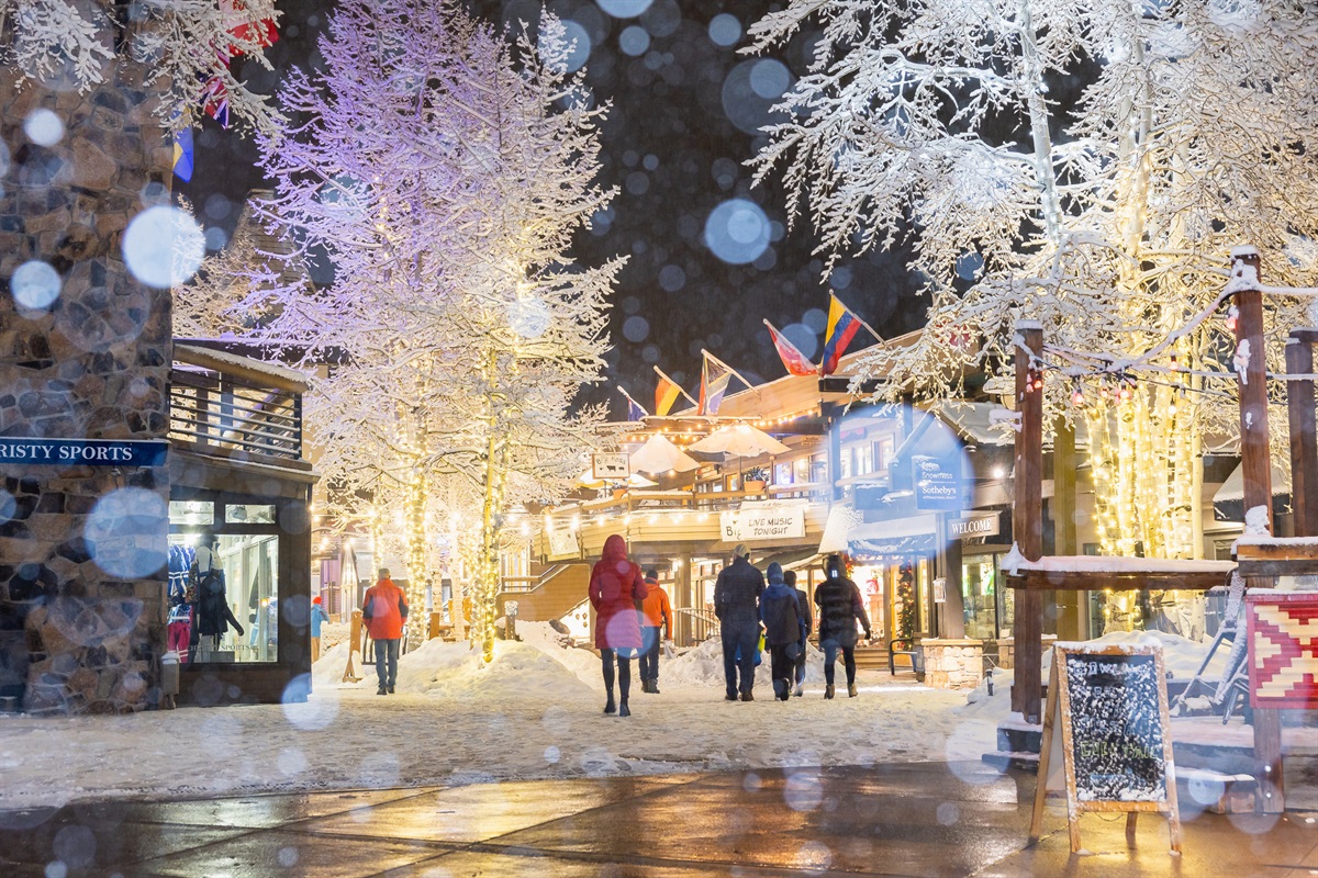 Experience the magic of winter that simply can't be matched - string lights on every storefront, the village full of laughter, a mountain glowing under a blanket of snow.
Book your week today. 