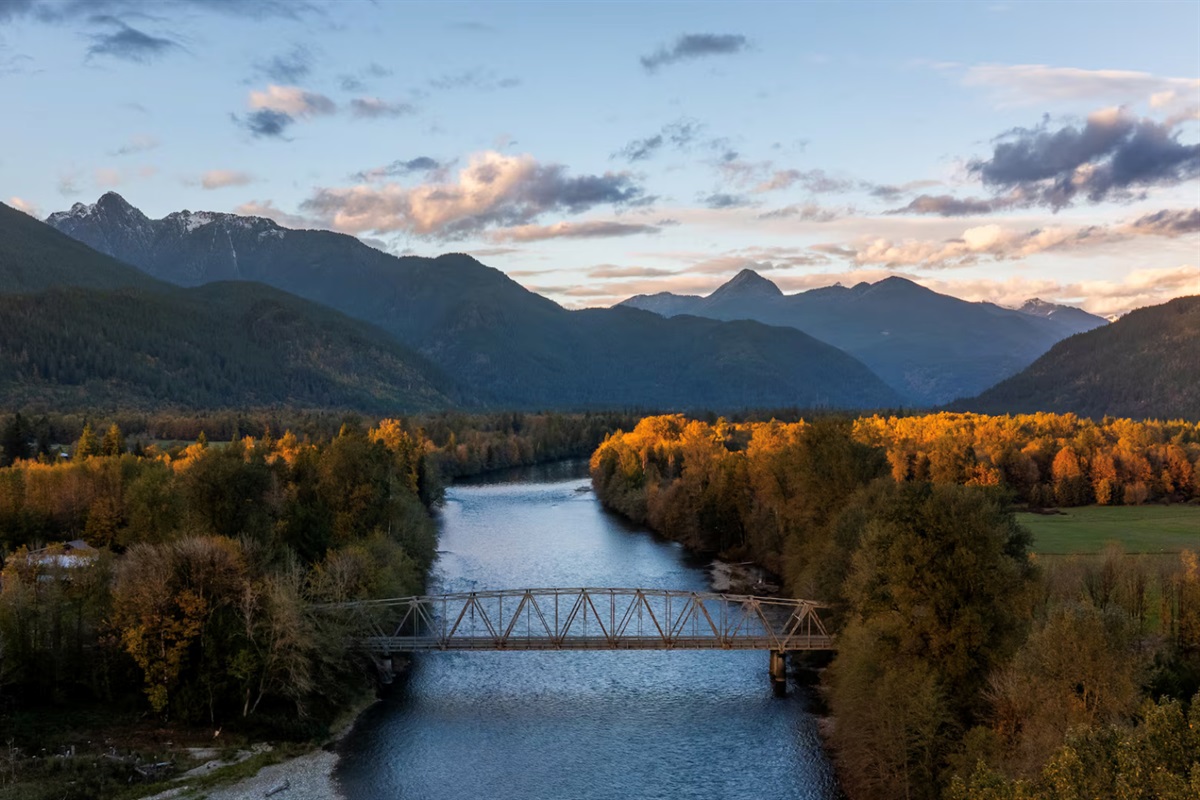 The Skagit River is a sight to behold during the fall months