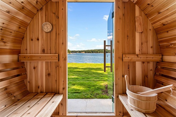 Sweat, breathe, and reset with lake views like these. This private barrel sauna is ready for you to detox, relax, and take in the serenity—one deep breath at a time.