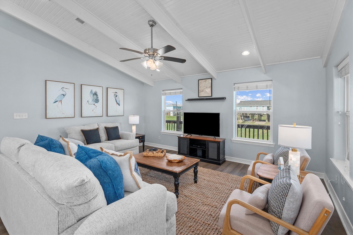 f7bc280700bd417eb636062ffabb39d5 Large | Beachhouse | Texas | TX | Vacation Homes | Galveston | Crystal Beach | Kokomo | Breezy Days | Beachfront Elegance | Sunrise Serenity | Southern Sands Property Management, LLC