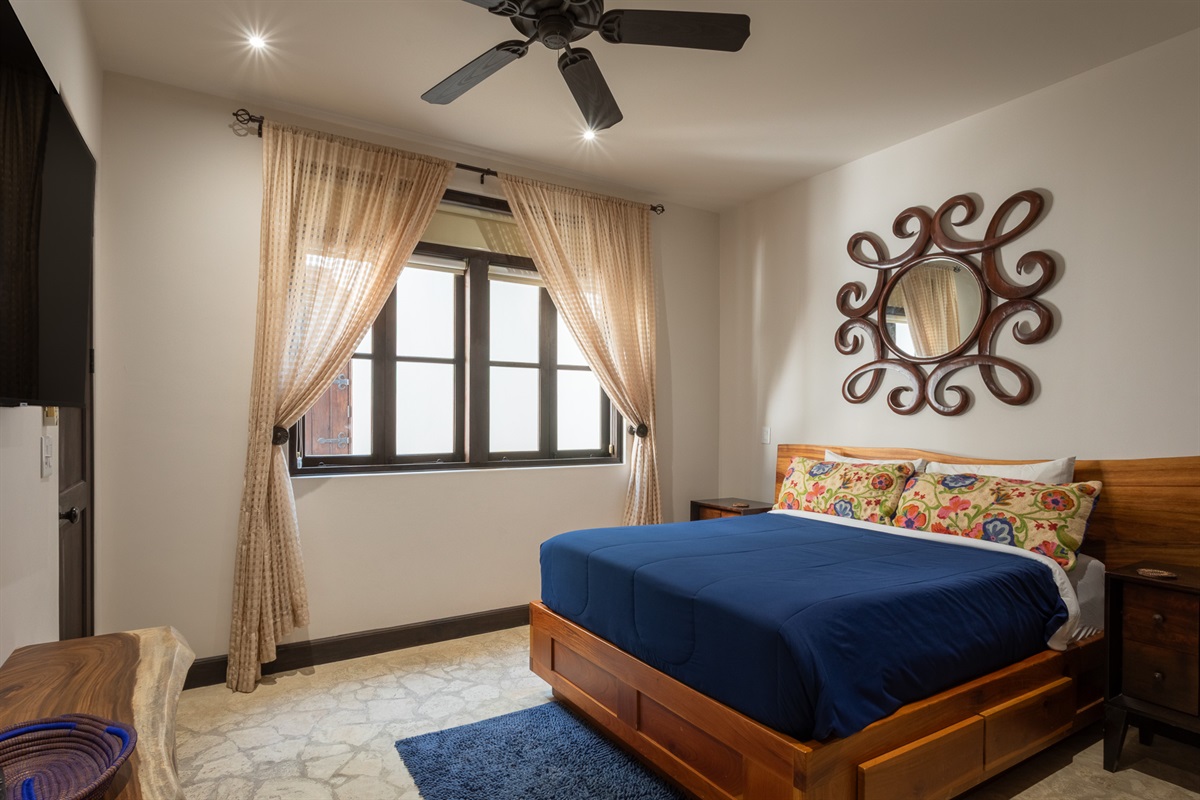 Secondary bedroom with queen size bed.