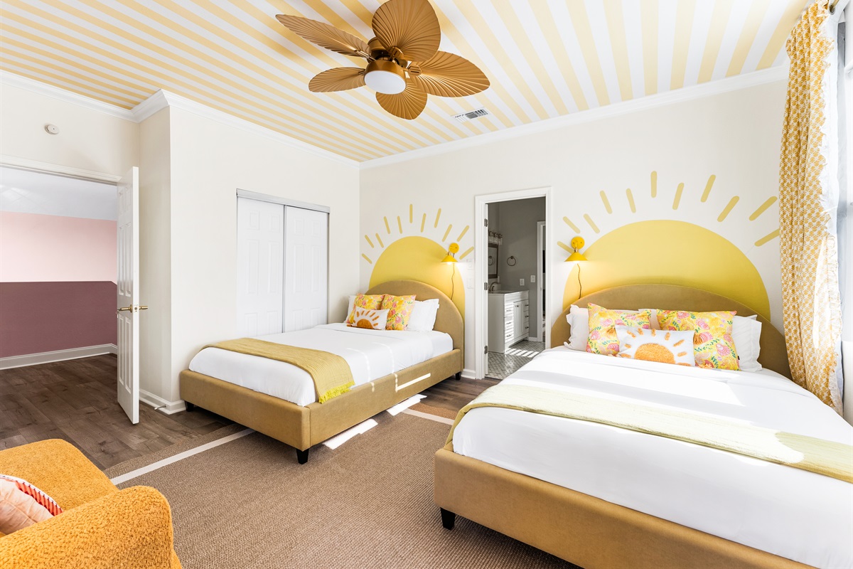 Upstairs Guest (2 Queens)