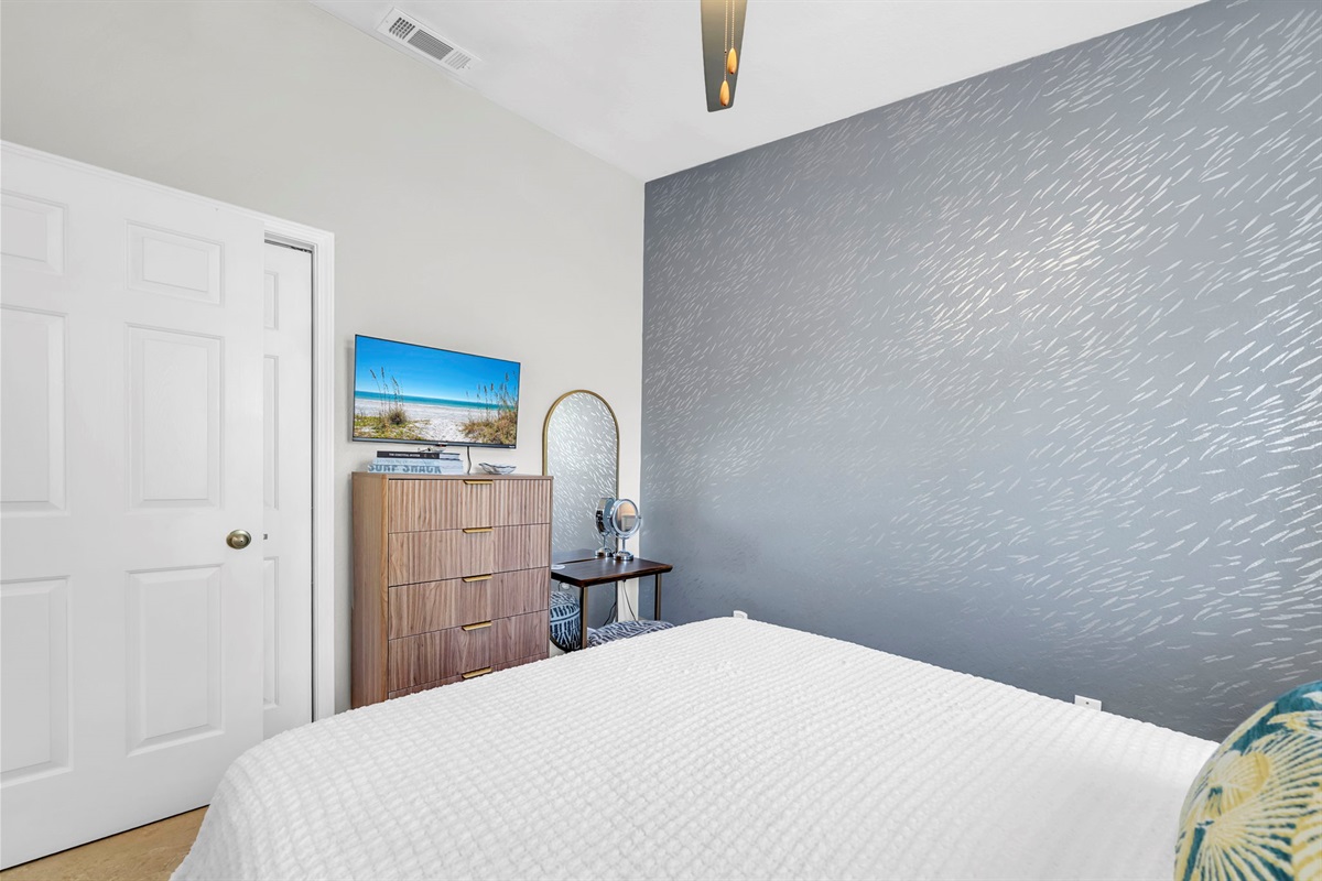 Queen bedroom