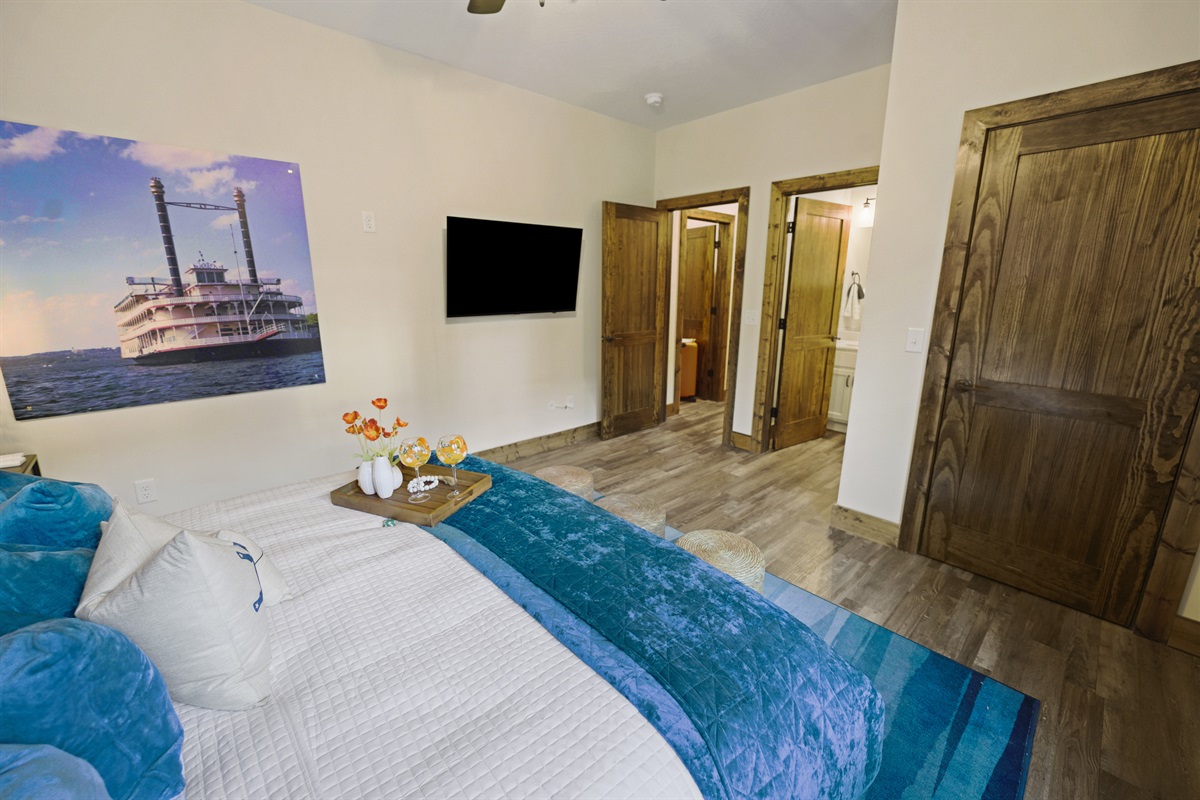 Attached ensuite bathroom and closet for storage