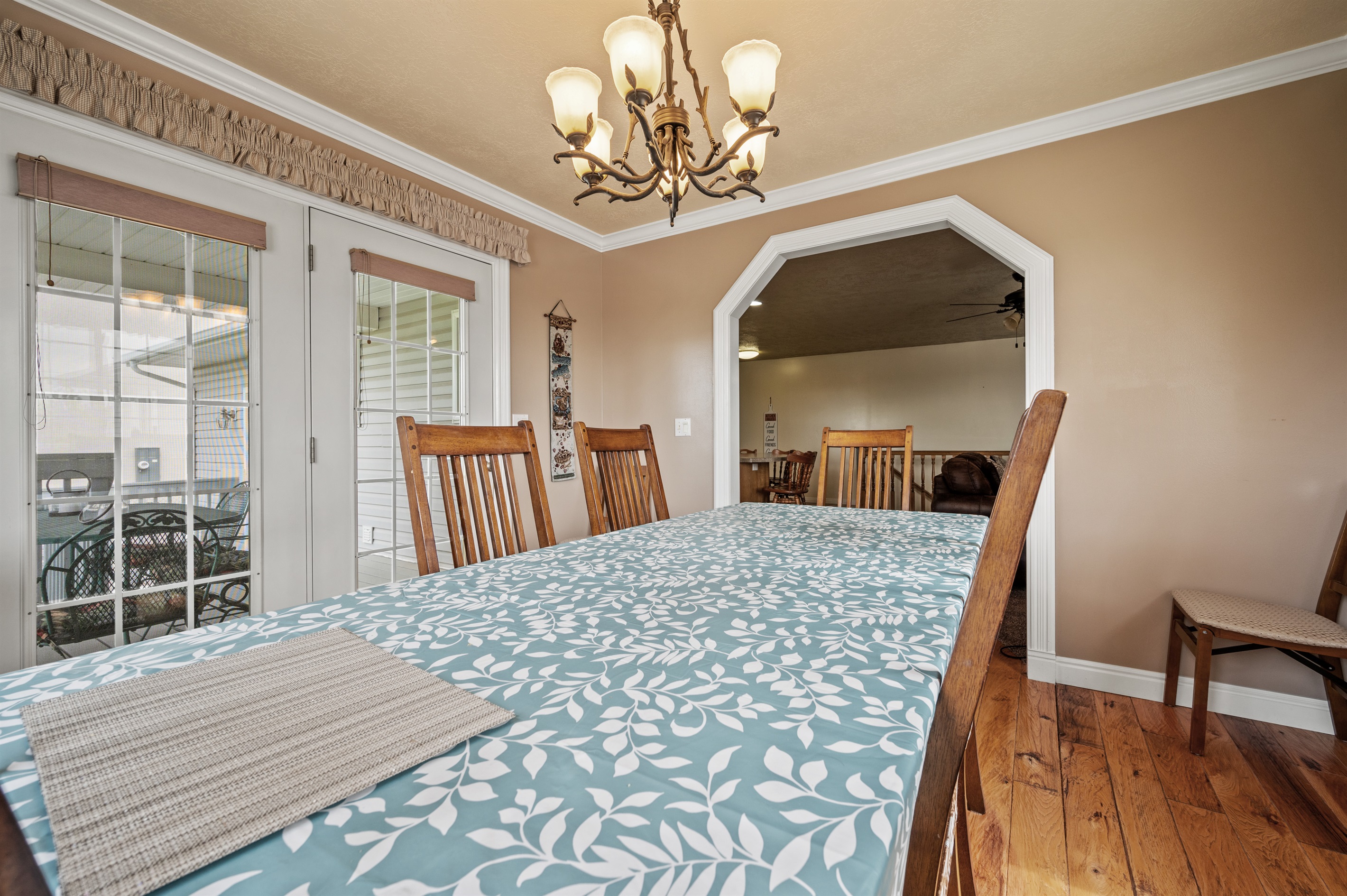 Main Level Dining
