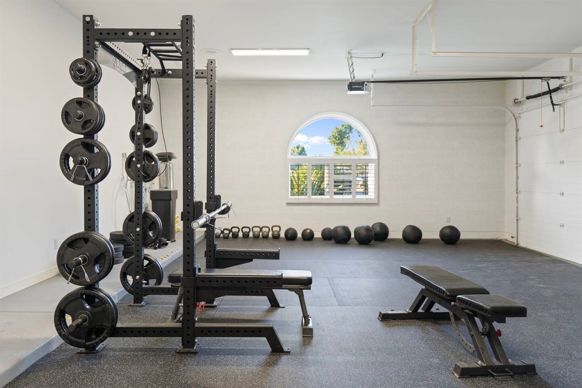 Enjoy exclusive access to a fully equipped private gym—perfect for keeping up with your fitness routine while on vacation.

