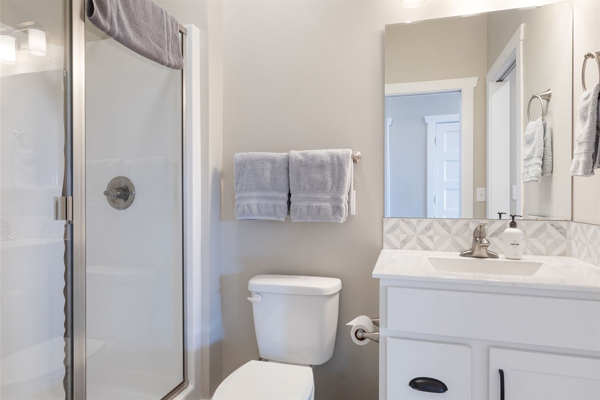Upper level ensuite bath #5