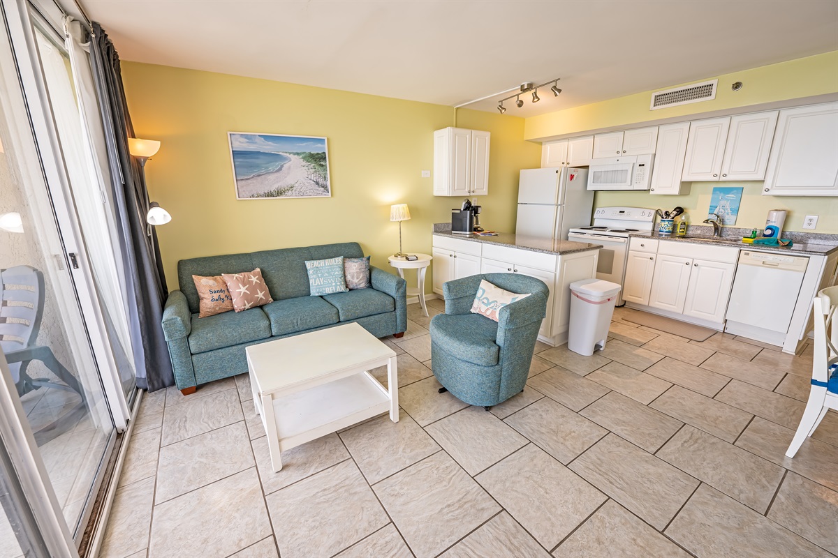 Living Room with Stunning Views🌊☀️