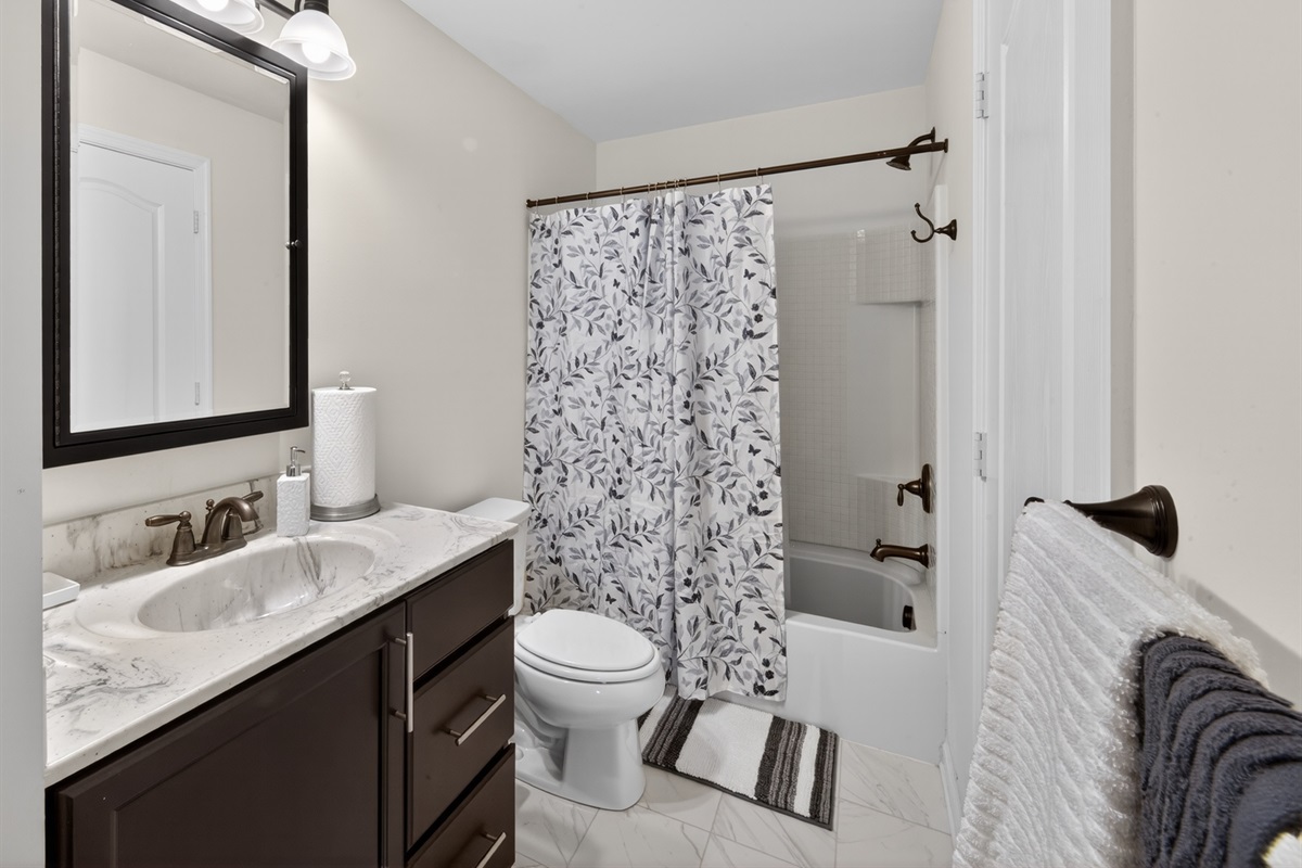 Loft bathroom accessible from bedroom or open loft area - soaking tub, full set of linens, hair dryer, makeup mirror