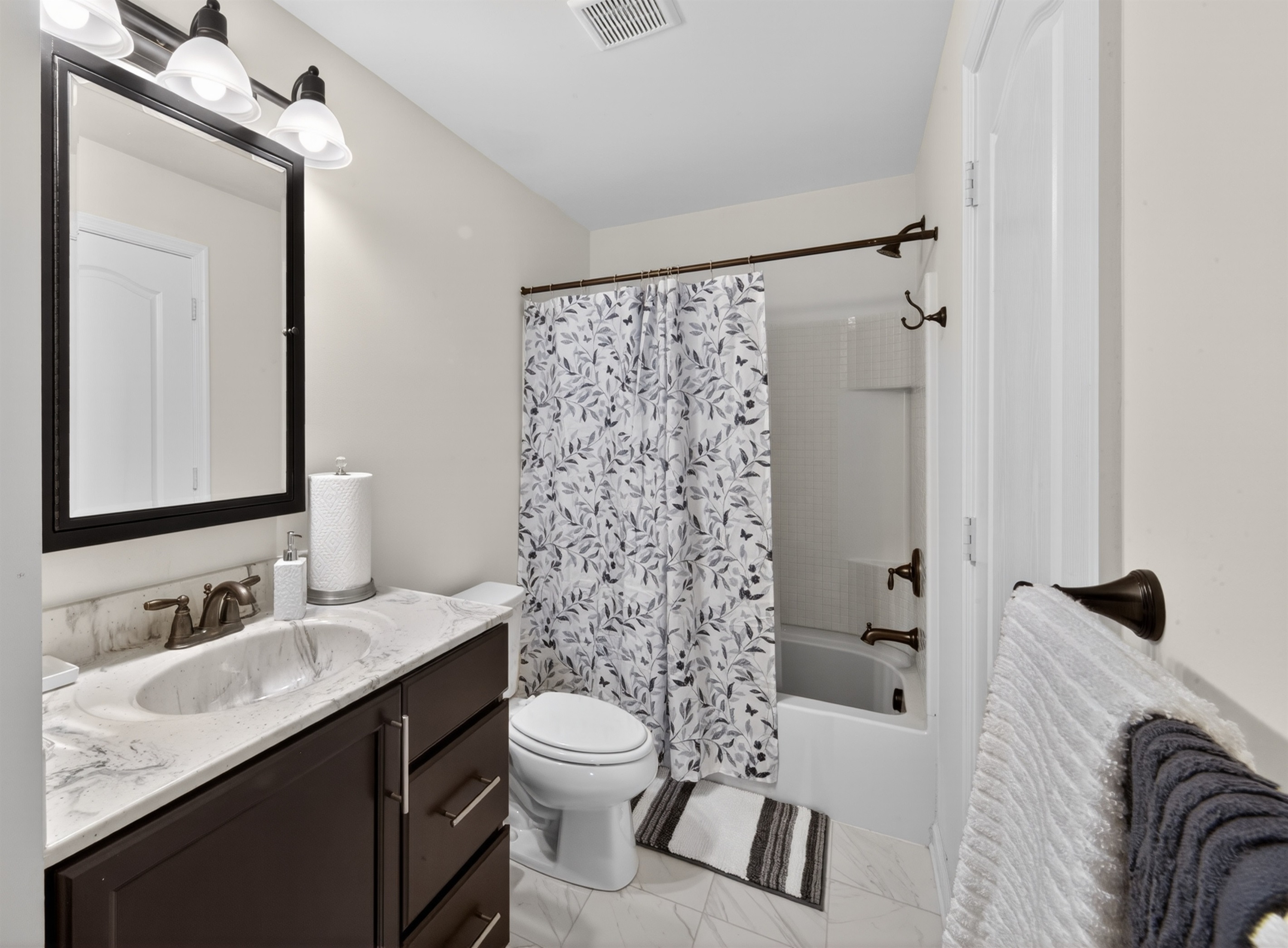 Loft bathroom accessible from bedroom or open loft area - soaking tub, full set of linens, hair dryer, makeup mirror