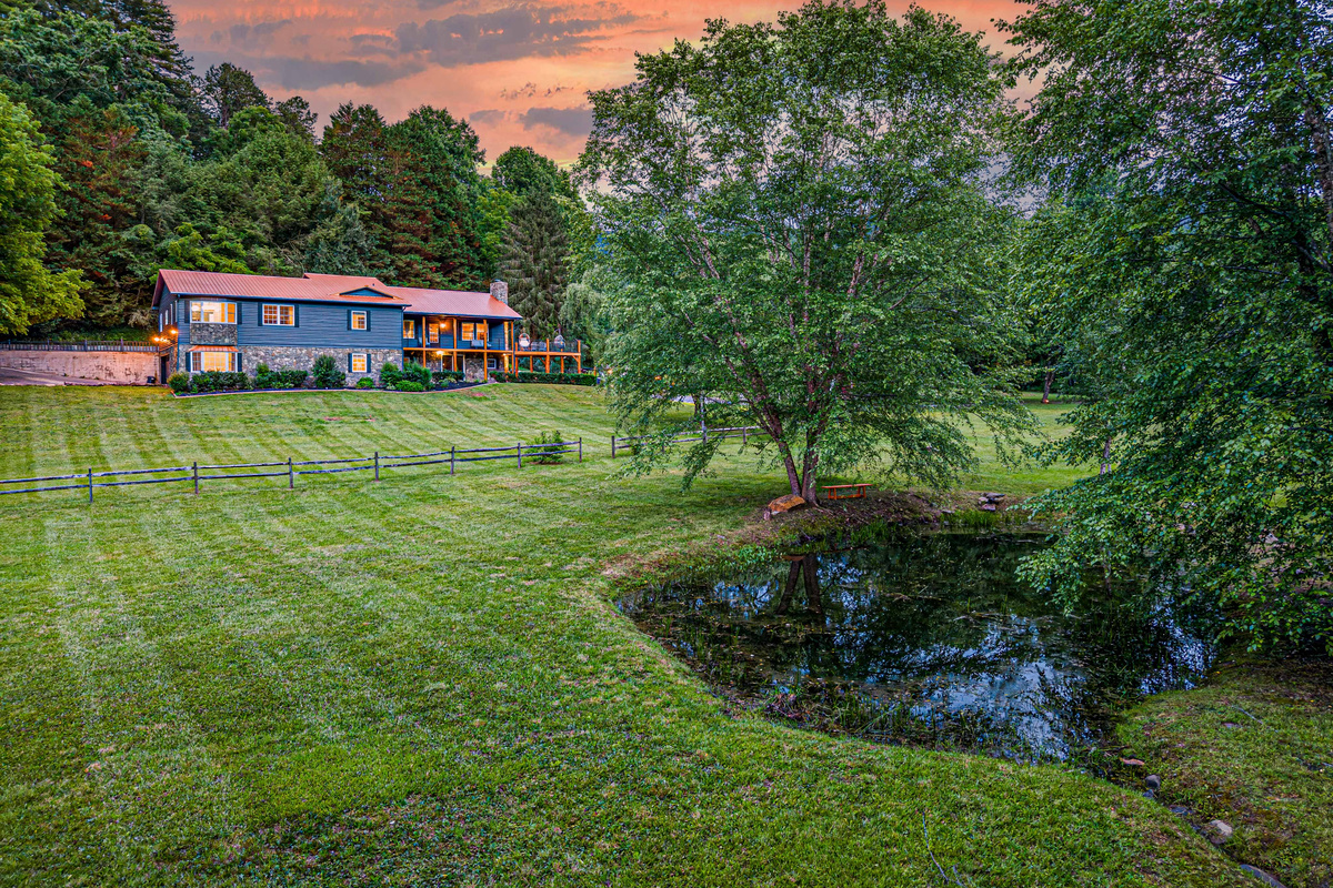 Embrace mountain charm with stunning views and lush greenery from your perfect retreat!