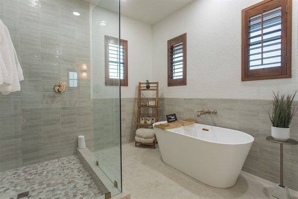 For whoever in the crew wins the Bedroom 2 coin toss… soak responsibly. This bath deserves a post-game interview!