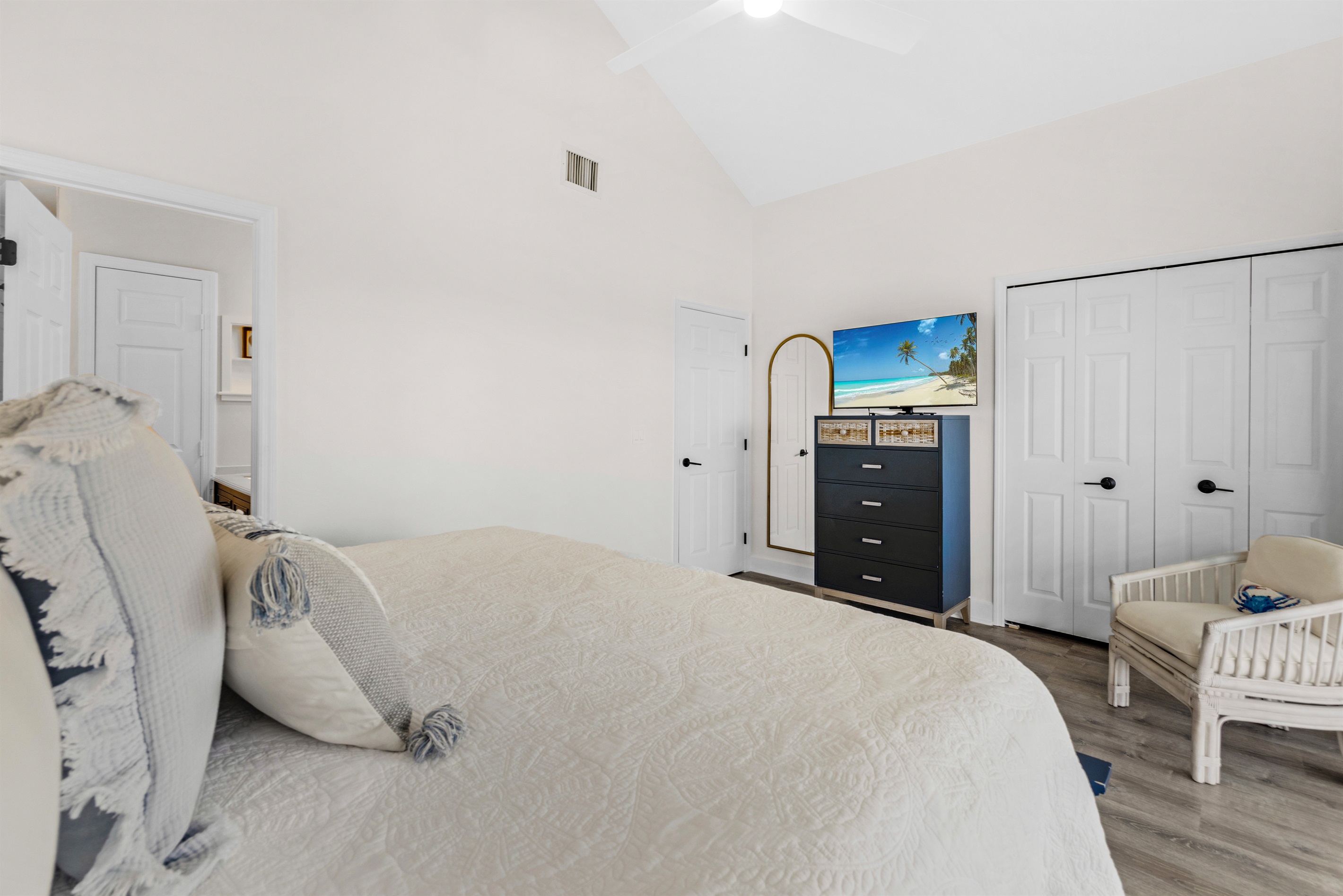 Flat screen smart tv