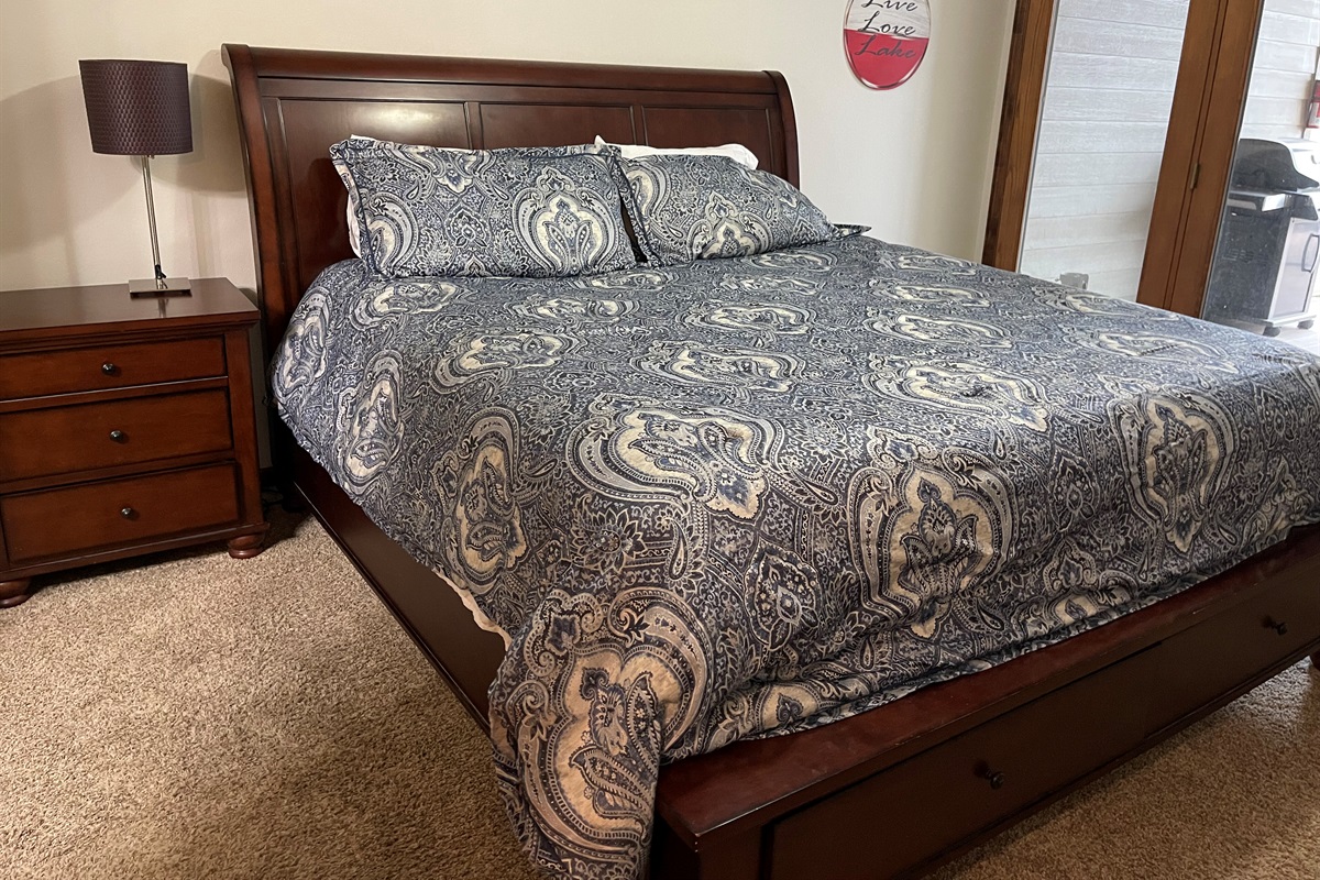 Master bedroom w/King Bed