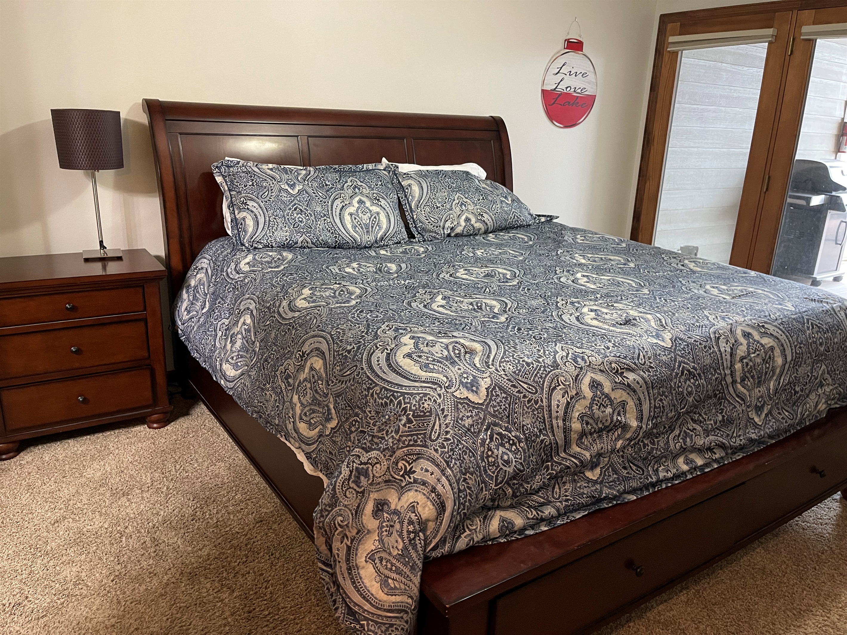 Master bedroom w/King Bed