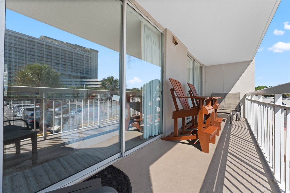 Sit back enjoy the sea breeze of the balcony