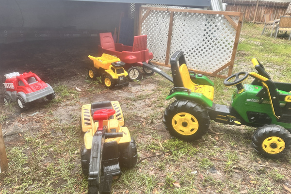 John Deere Chain Driven Rider, Beach Wagon, other riders & trucks for outdoor play