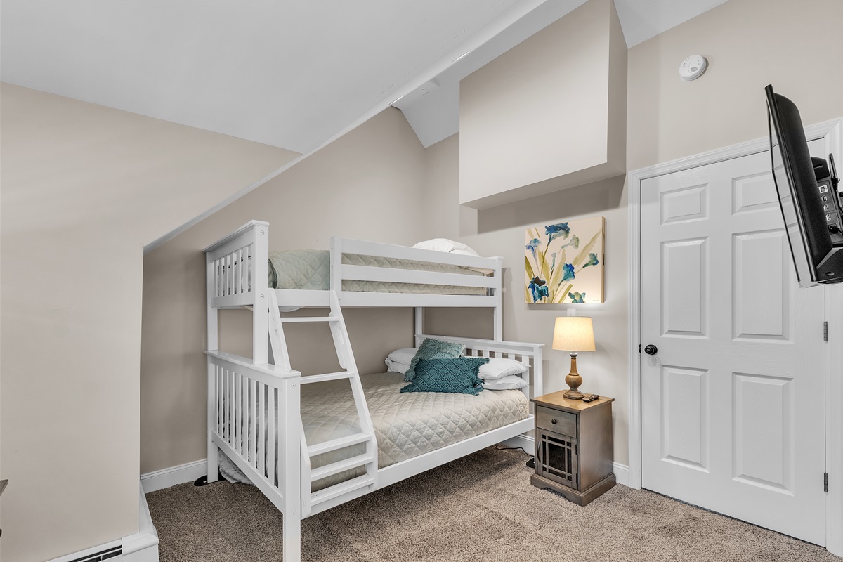Bedroom 12: Queen and Twin XL Bunk