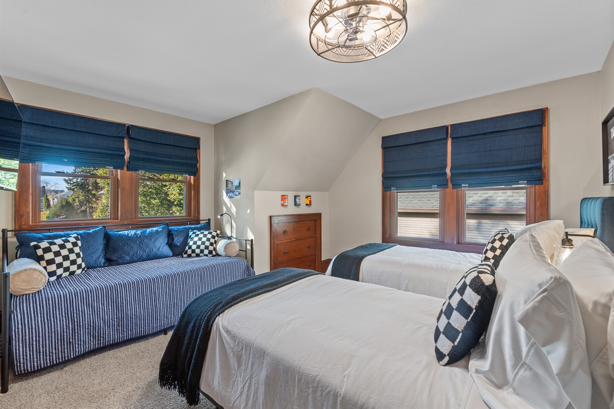 3 twin beds available in race room.