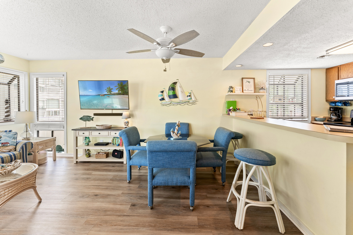 Dining Room area with seating for 4