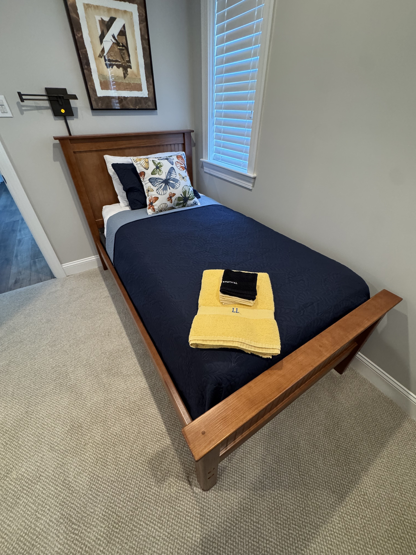 Large Bedroom with two single beds and Private Bathroom