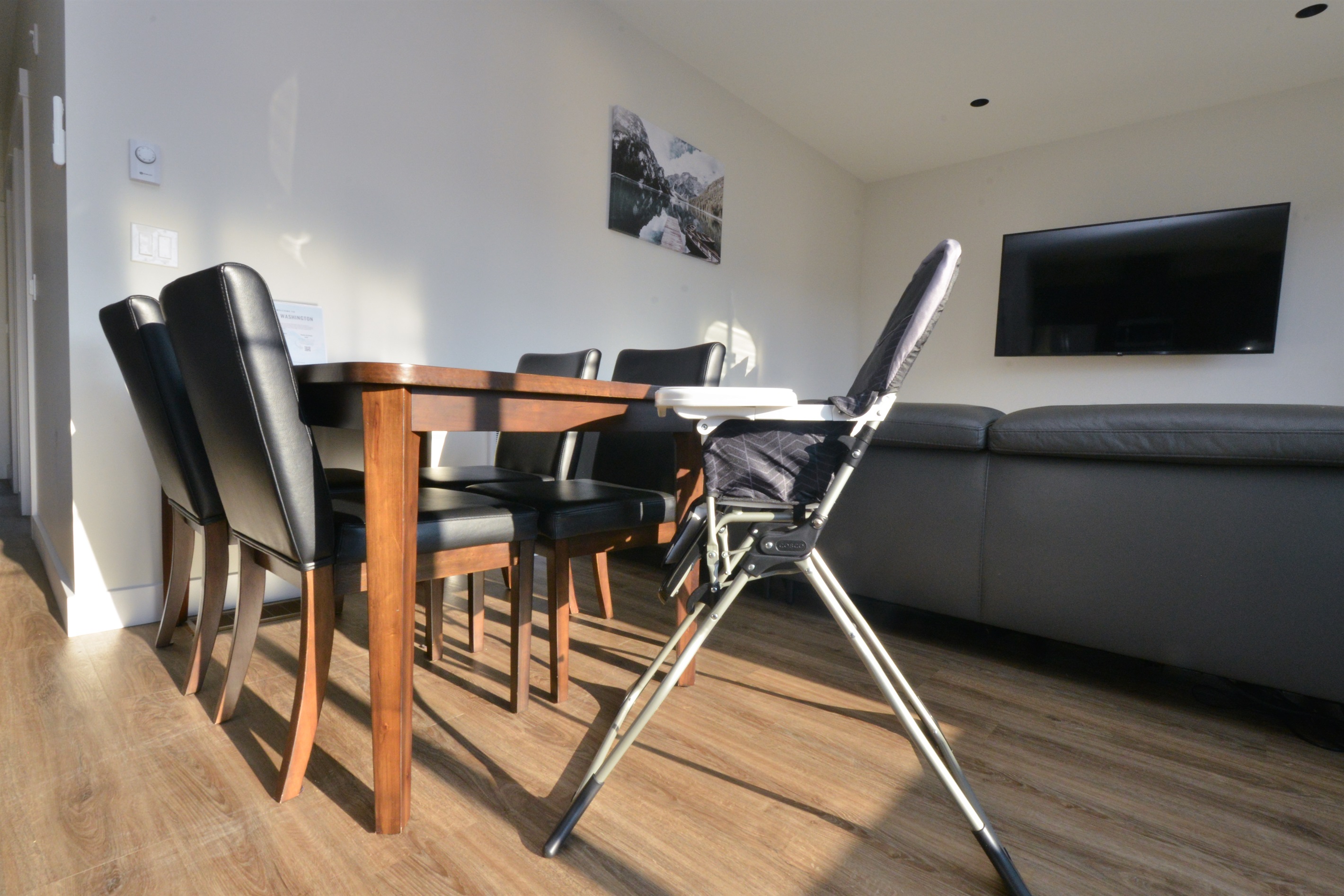  Highchair & playpen included – family ready