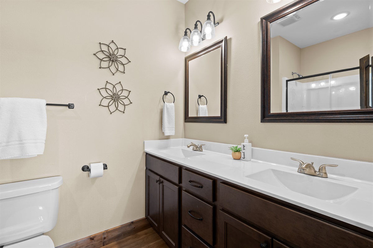 Main level en suite with shower 