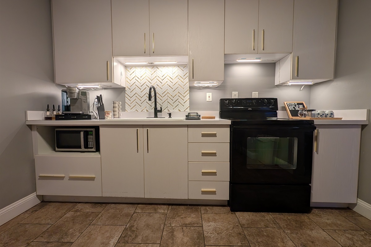 Full kitchen with everything you could need