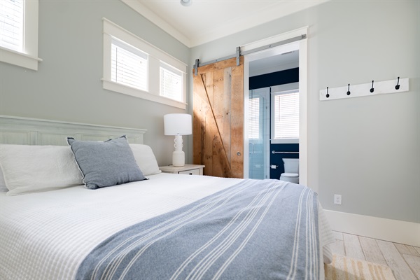 1st Floor Onsuite Bedroom with Queen Bed