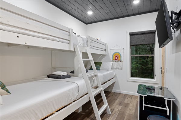 Bunkroom with double twin over full beds