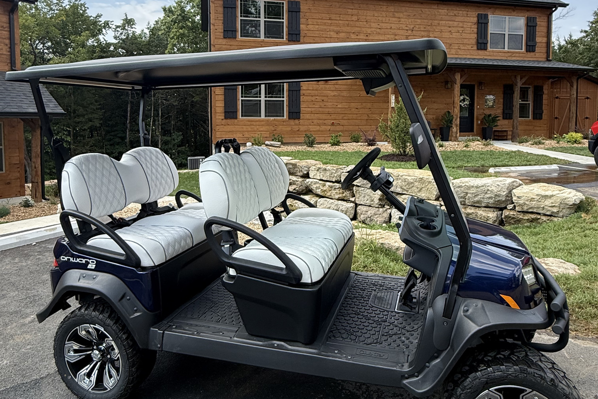 You can zip around Tall Timbers to all the pools, lakes, general store in your own, included, 4-seater golf cart. The cart has bluetooth audio and Apple Car Play!
