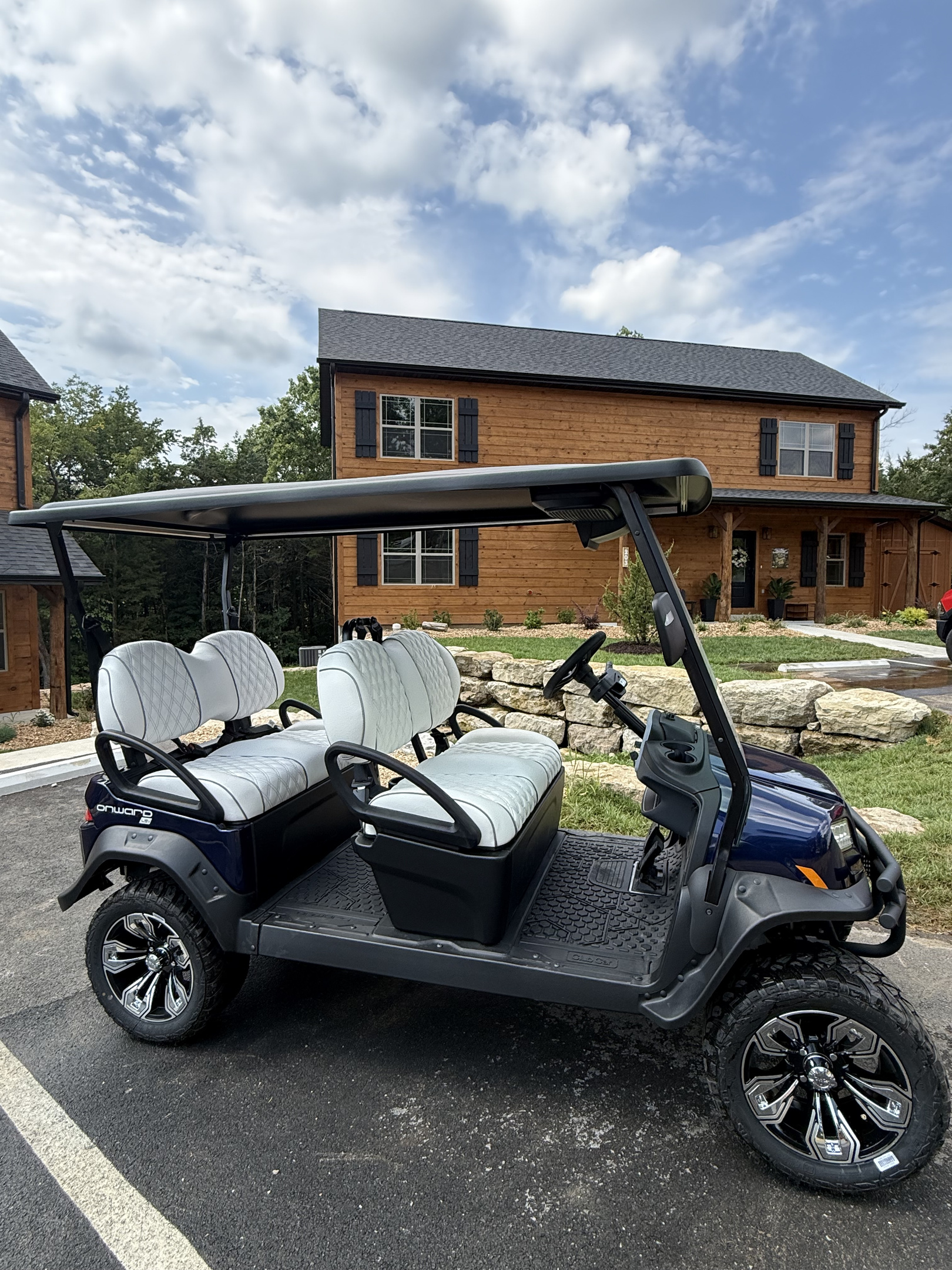 You can zip around Tall Timbers to all the pools, lakes, general store in your own, included, 4-seater golf cart. The cart has bluetooth audio and Apple Car Play!